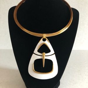 Gold tone wire necklace